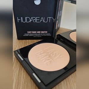 HUDA BEAUTY Easy Bake and Snatch Setting Powder - PEACH PIE